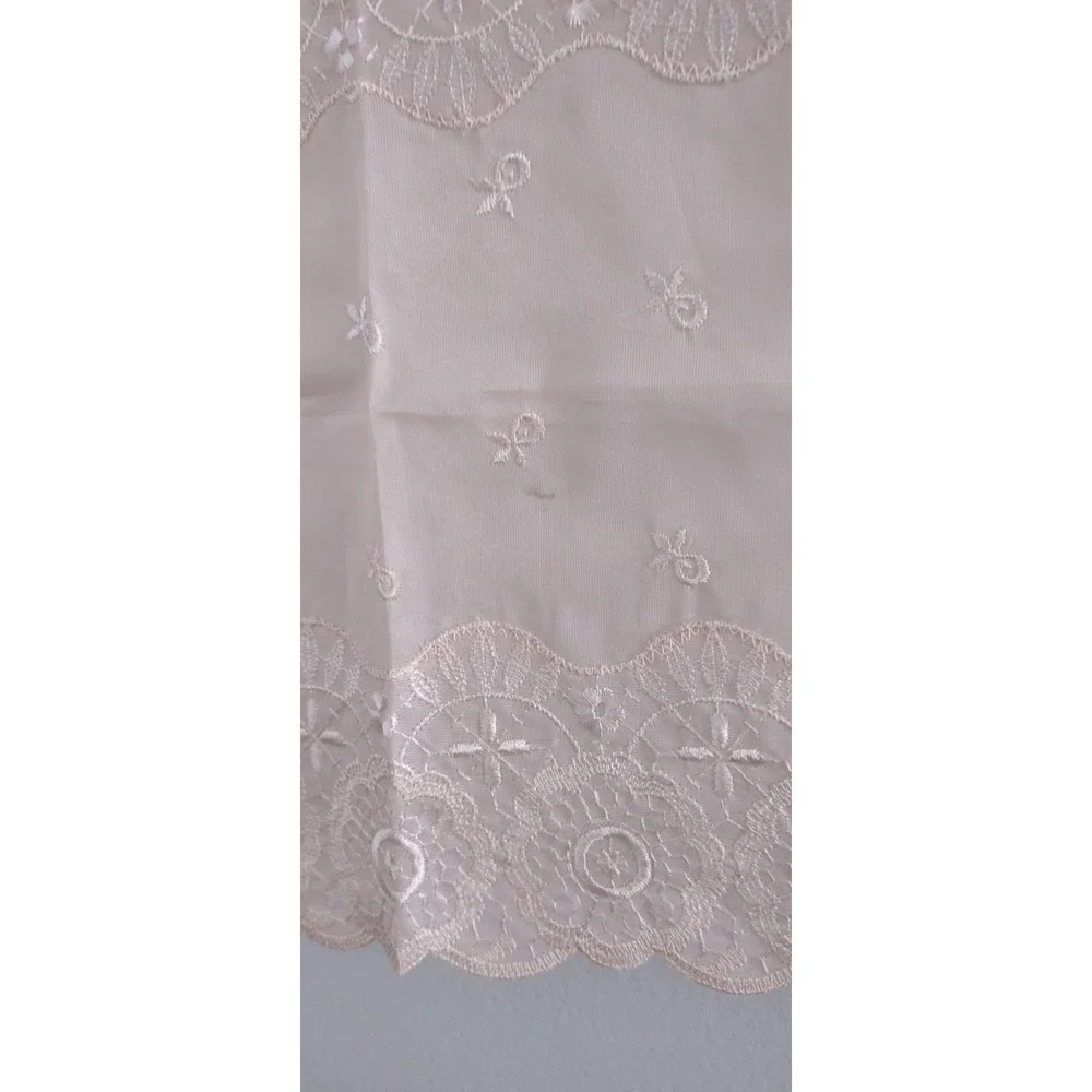 Vintage‎ Embroidered Lace Doily With Scalloped Eyelets 14 & 12 X 10 & 1/2 Cream